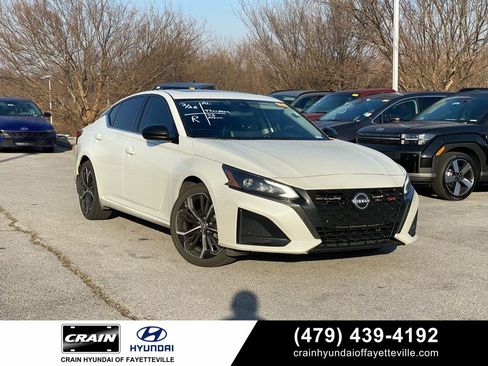 Used 2023 Nissan Altima 2.5 SR w/ SR Premium Package image 1