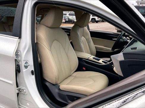 Used 2021 Toyota Avalon XLE w/ Carpet Mat Package (TMS) image 8