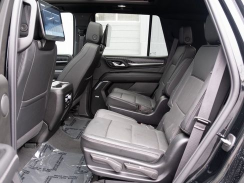 Used 2024 GMC Yukon Denali w/ Denali Reserve Package image 18