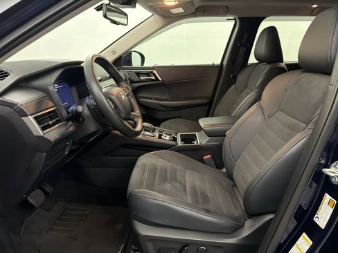 Used 2024 Mitsubishi Outlander SE Black Edition FWD image 14