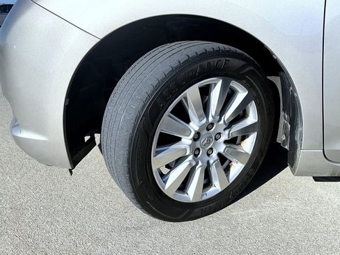Used 2017 Toyota Sienna Limited image 27