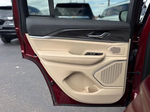 Used 2023 Jeep Grand Cherokee 4WD 4xe image 18