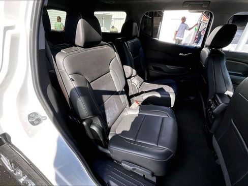 Used 2022 GMC Acadia SLT w/ Technology Package image 24