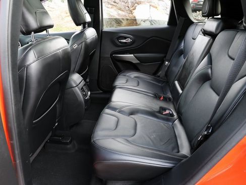 Used 2021 Jeep Cherokee Latitude Lux 80th Anniv w/ Quick Order Package 26U 80TH image 17