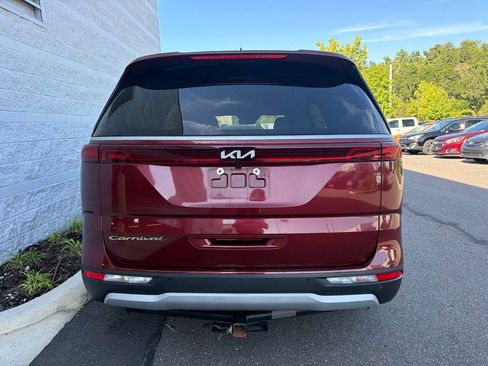 Used 2022 Kia Carnival LX FWD image 2