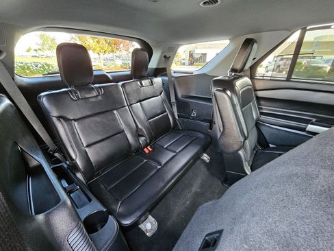 Used 2023 Ford Explorer Limited w/ Equipment Group 301A image 28