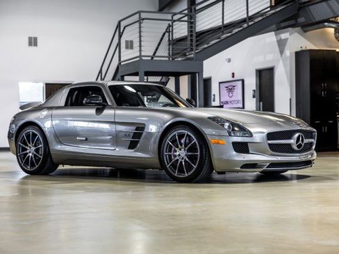 Used 2011 Mercedes-Benz SLS AMG Coupe image 25