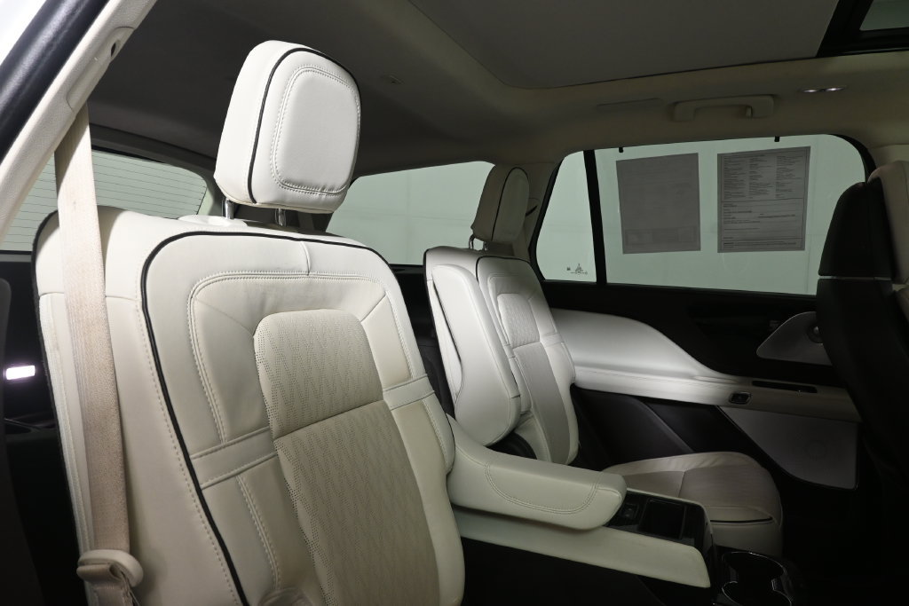 Used 2024 Lincoln Aviator Black Label AWD/4WD image 33