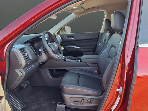 New 2026 Nissan Pathfinder SL image 10