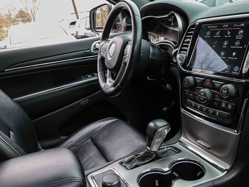 Used 2022 Jeep Grand Cherokee Limited image 25