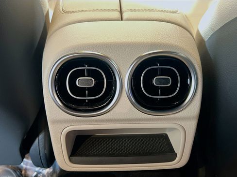 Used 2025 Mercedes-Benz C 300 Sedan image 19