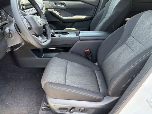 Certified 2026 Nissan Rogue SV FWD image 24