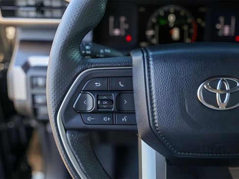 Used 2025 Toyota 4Runner SR5 image 17