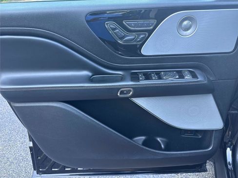 Used 2020 Lincoln Aviator Reserve w/ Equipment Group 201A RWD image 10