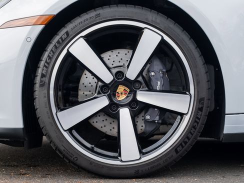 Certified 2025 Porsche 911 Carrera image 12