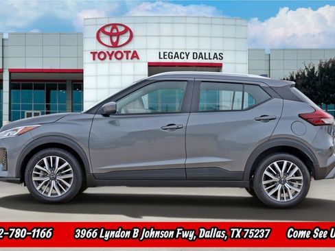 Used 2024 Nissan Kicks SV FWD image 6