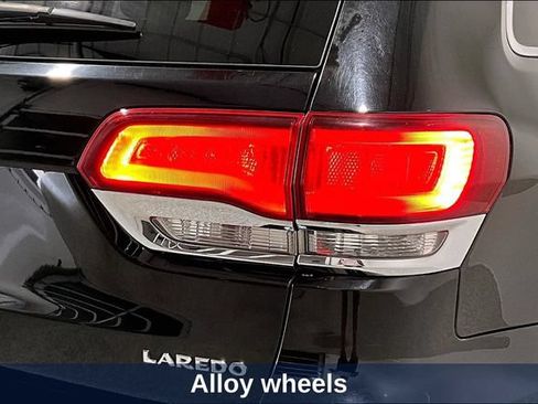 Used 2020 Jeep Grand Cherokee Laredo AWD/4WD image 30