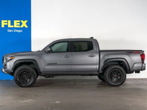 Used 2017 Toyota Tacoma TRD Off-Road w/ Premium & Technology Package image 2