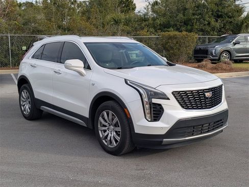 Used 2022 Cadillac XT4 Premium Luxury w/ Enhanced Visibility Package image 3
