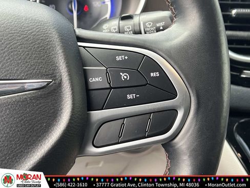 Used 2018 Chrysler Pacifica Touring-L Plus w/ Tire & Wheel Group image 25