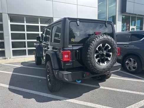 Used 2025 Jeep Wrangler Unlimited Rubicon 4xe w/ Convenience Group AWD/4WD image 23