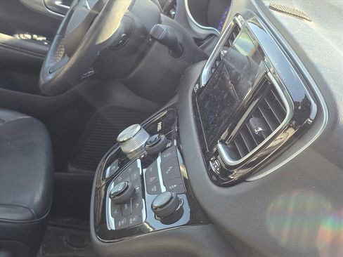 Used 2019 Chrysler Pacifica Touring-L Plus w/ S Appearance Package image 5