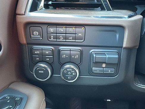 New 2026 Chevrolet Suburban High Country image 19