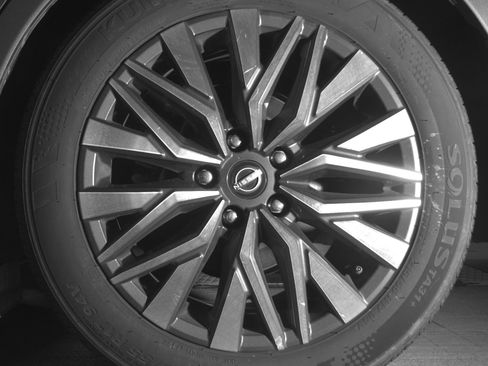 Used 2025 Nissan Altima 2.5 SV FWD image 14