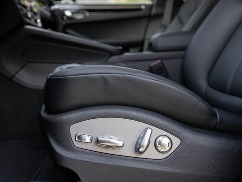 New 2026 Porsche Macan image 22