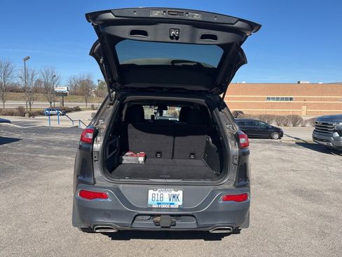 Used 2016 Jeep Cherokee Latitude AWD/4WD image 11