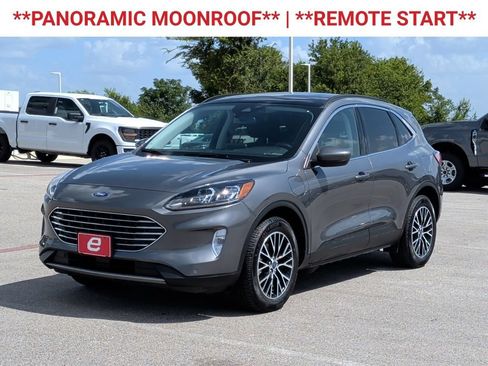 Used 2022 Ford Escape Titanium FWD image 3