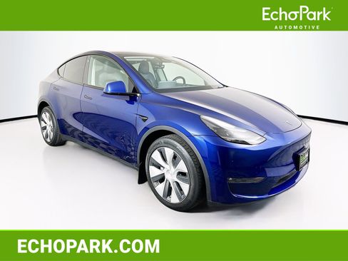 Used 2023 Tesla Model Y Long Range AWD/4WD image 1