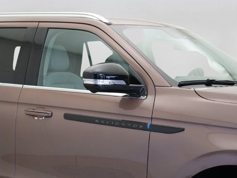 Used 2026 Lincoln Navigator Black Label AWD/4WD image 4