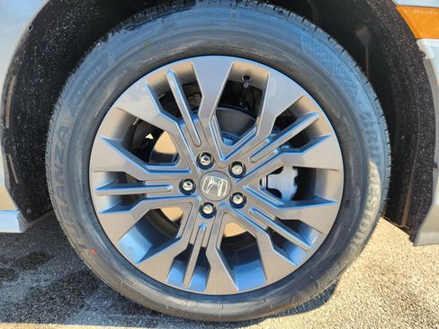 New 2026 Honda Odyssey Touring image 14