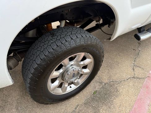 Used 2015 Ford F350 Lariat w/ Lariat Interior Package image 33