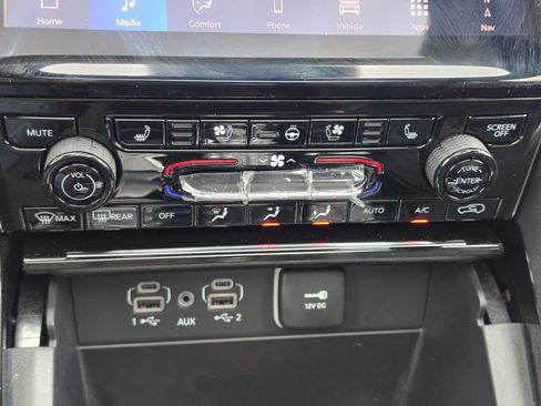 Used 2025 Jeep Grand Cherokee Overland AWD/4WD image 29