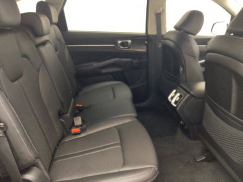 Used 2023 Kia Sorento S FWD image 19