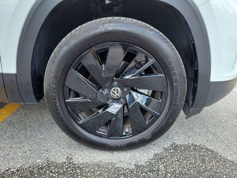 Used 2025 Volkswagen Atlas SE AWD/4WD image 6