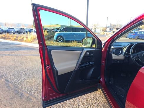 Used 2017 Toyota RAV4 Limited image 9