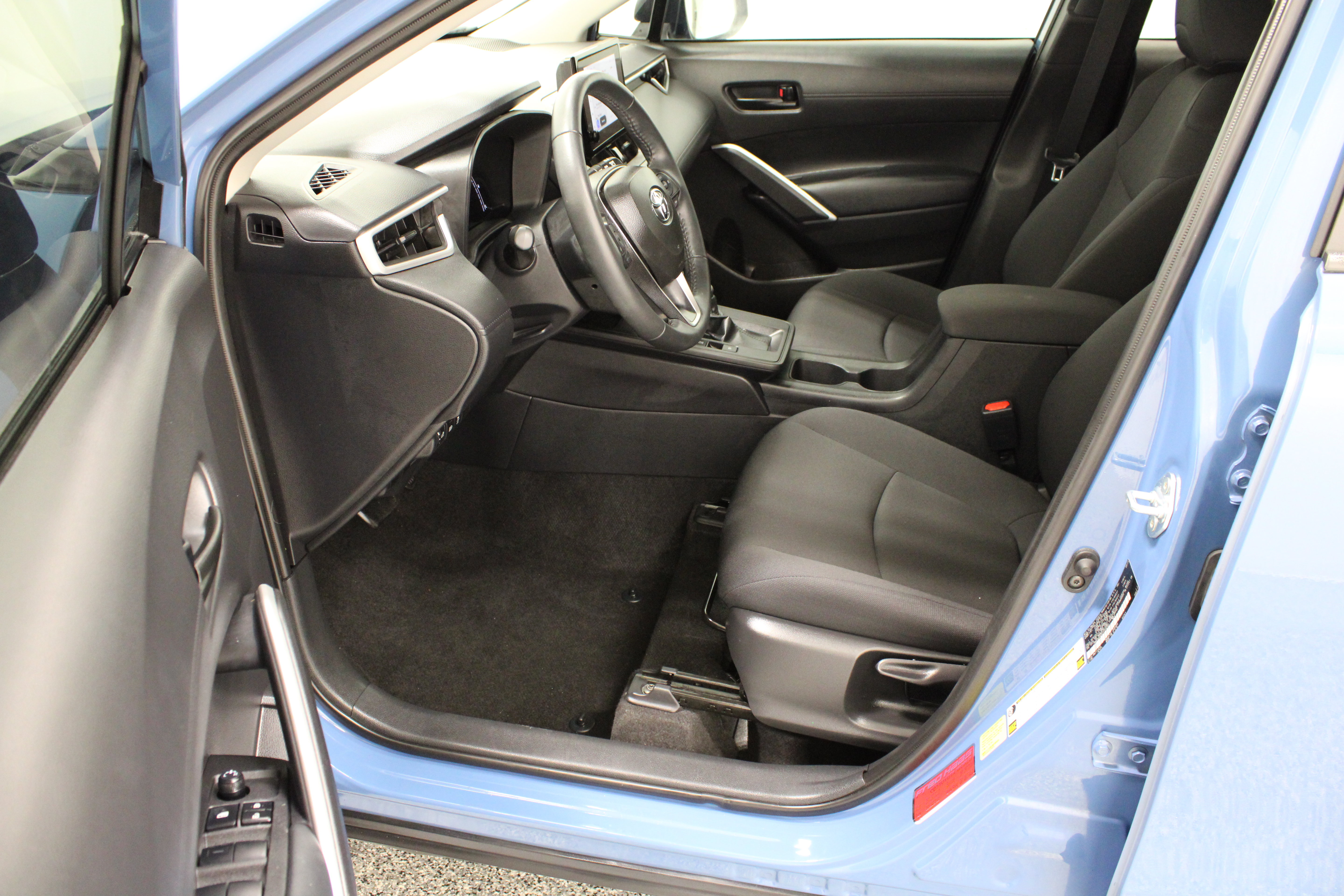 Used 2026 Toyota Corolla Cross LE FWD image 14