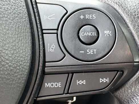 Used 2025 Toyota RAV4 LE image 28