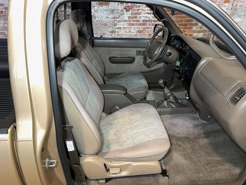 Used 1998 Toyota Tacoma 4x4 Regular Cab image 67