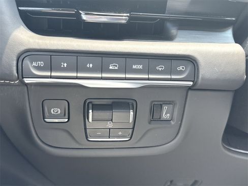 Certified 2024 Cadillac Escalade Premium Luxury Platinum image 17