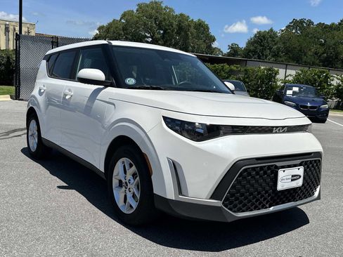 Used 2023 Kia Soul LX w/ LX Technology Package FWD image 2