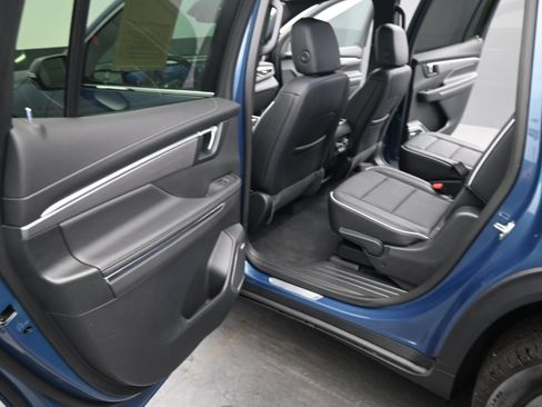 Used 2025 Buick Enclave Preferred FWD image 15