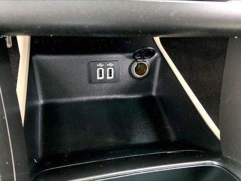 Used 2019 Ford Fusion SE FWD image 31