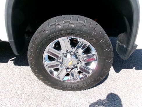 Used 2024 Chevrolet Silverado 2500 High Country w/ High Country Premium Package AWD/4WD image 11