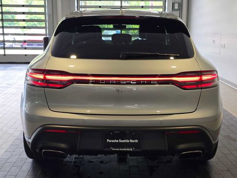 Used 2025 Porsche Macan AWD/4WD image 6