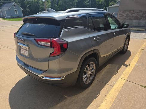 Used 2024 GMC Terrain SLT FWD image 3