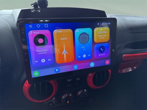 Used 2018 Jeep Wrangler Unlimited Sport w/ Connectivity Group image 11